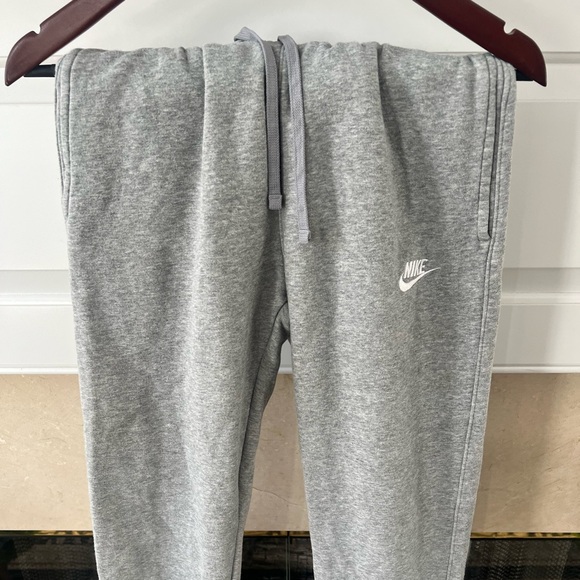Nike Boys Size XS Grey Sweatpants - Picture 1 of 4